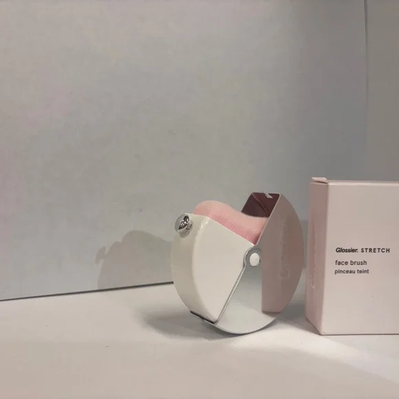 Glossier STRETCH face brush NWT - Picture 6 of 9